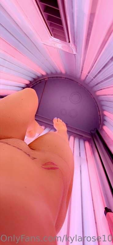 Tanning is my happy place 🌞😎