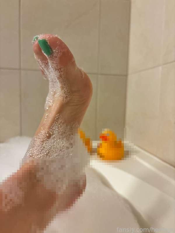 Sunday worship is not over puppies... I am relaxing, and then going to bed so I will check tomorrow and you know what I want to see?

I want to see in the comments how much you adore my feet, how many wrinkles you counted and how grateful you are for the opportunity to worship them. 

You're welcome loser. 😈