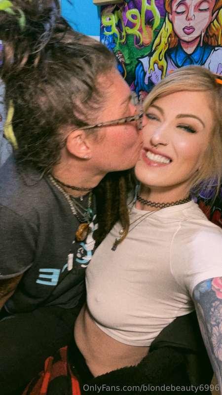 🎉🙌🏼 We’re going Live on Clapperr soon!! Search BlondeBeauty6..