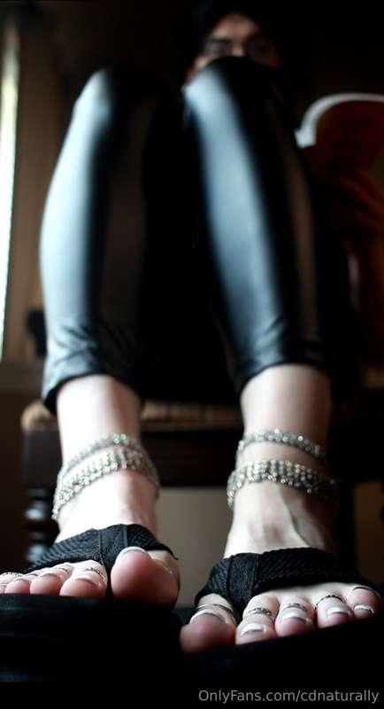 The thought of you at my feet always turns me on.. and look ..