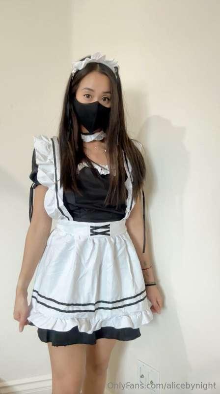 👻🎃4 more days till Halloween!🎃👻 Maid Alice is here to serve ..