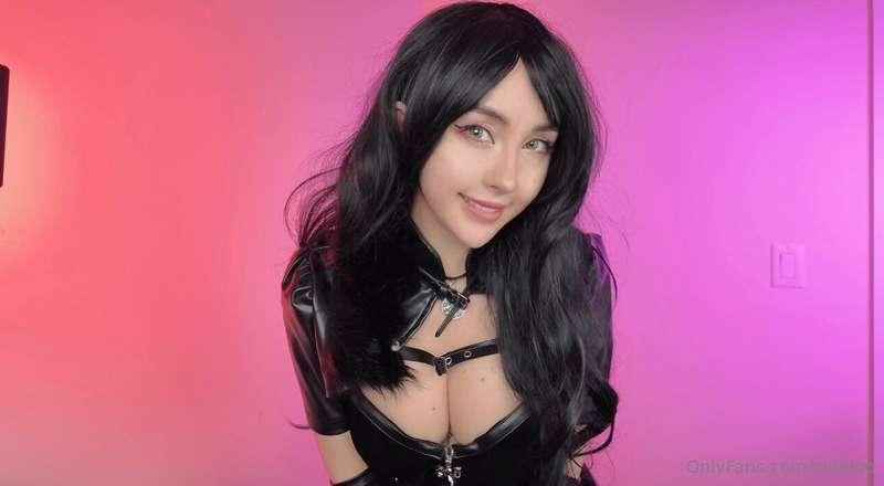 Got this black outfit on, and I'm pretty sure it's making it..