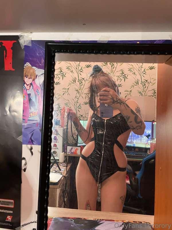 Měla bych si umýt zrcadlo.. 

I should clean my mirror..