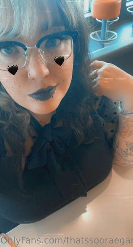 Feeling very cute 🖤 more content incoming as I get into spoo..