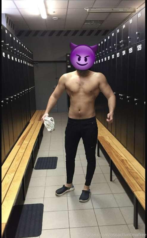 Sporty 6’3” big gay. Have big 🍆 and exclusive video🎁🤫 @horrn..