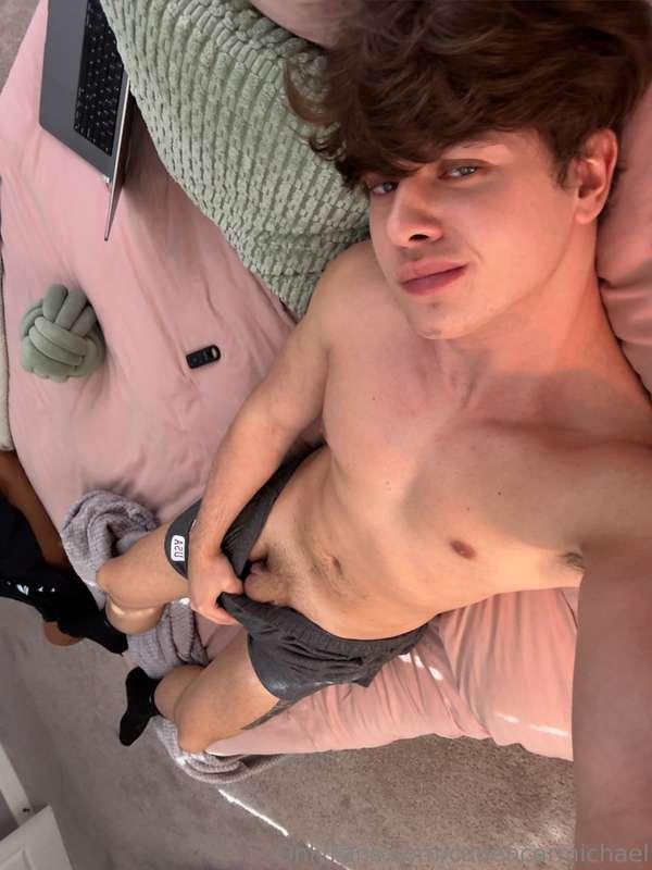 woke up needing my nuts drained badddd 🙃