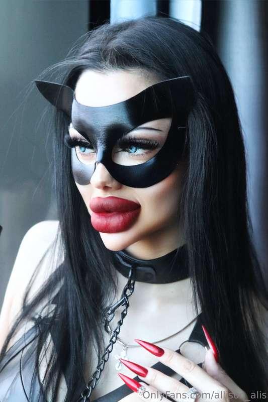 I’m a naughty cat 🐈‍⬛😏