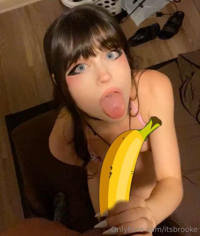 who can help me peel this very realistic banana??