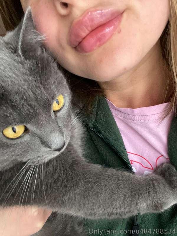 My cat love ❤️ 