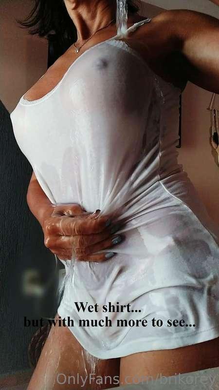 Doing my wet t-shirt game, 💦💦my sensitive nipples get hard....