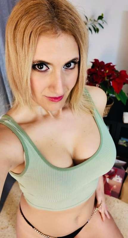 ¿Qué opinas de mi escote?😈