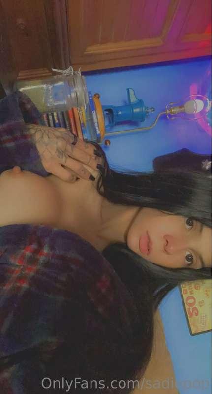 👅🫵🏻😈