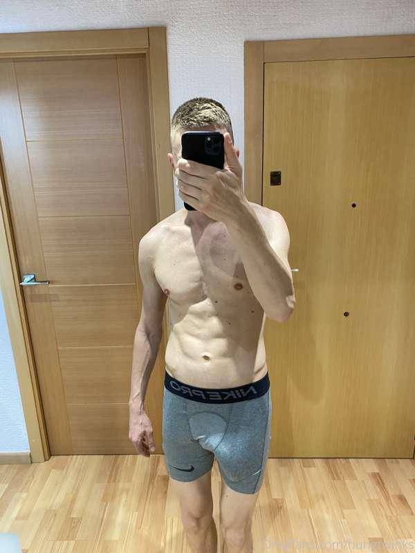 look at my bulge
