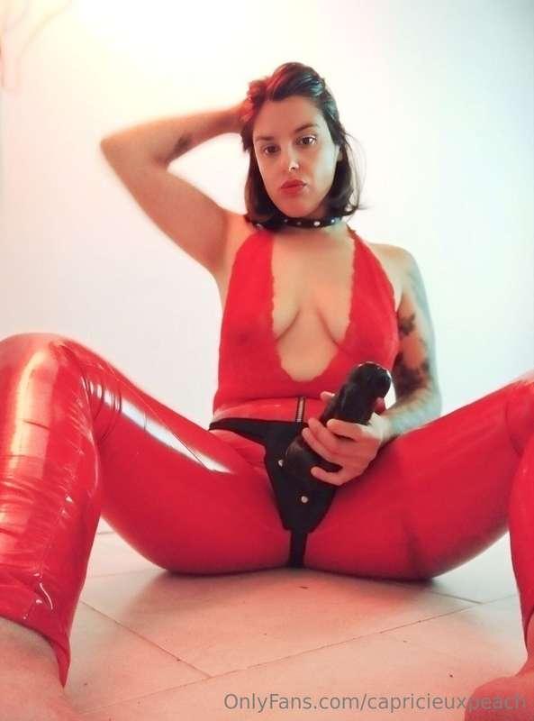 She is @mistressfuria the best ass trainer!!! 🍆🍑She will tea..