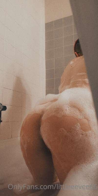 Bubble baths are legit my favorite thing in this world