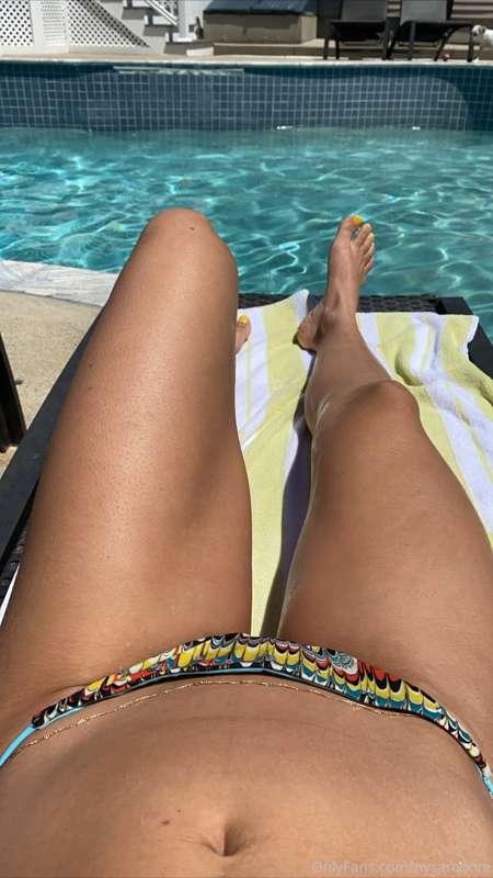 Send me a little tip and show me your morning wood and i'll ..