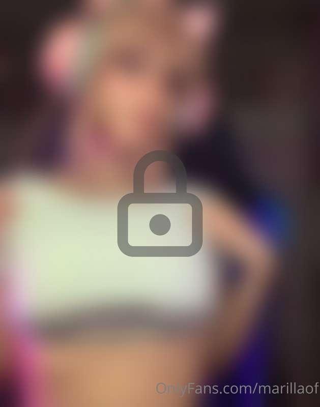 some cute pics I took today💕💕💕🎮🎧💦

🌸(7 photos)
