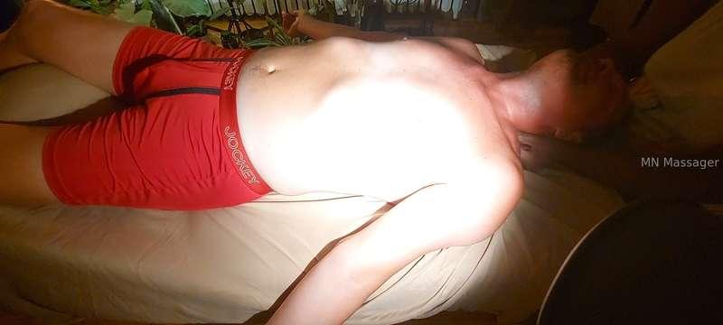 BM: @jo_ex0tica My turn for a massage 🤠, videos coming later..