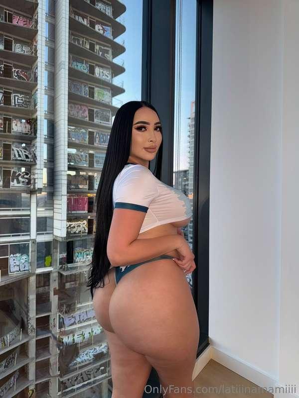 showing my front side in our messages... 😍
