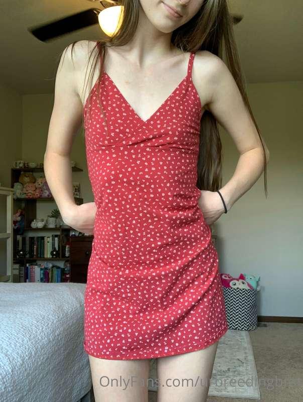 Easy access for quickies 🤭

{10 pics lifting my dress n bend..