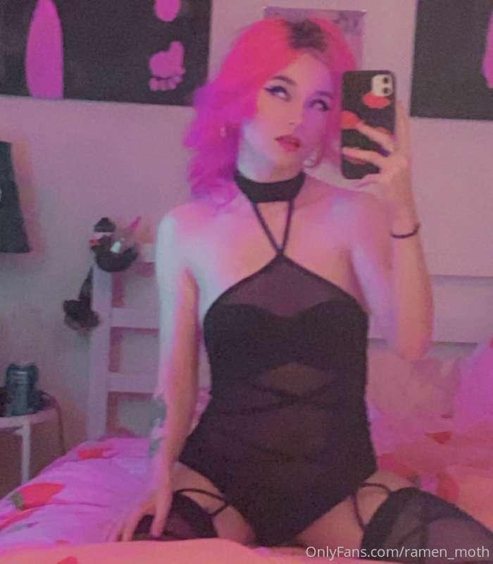 Here’s a cute mirror selfie of my pink hair to keep you all ..