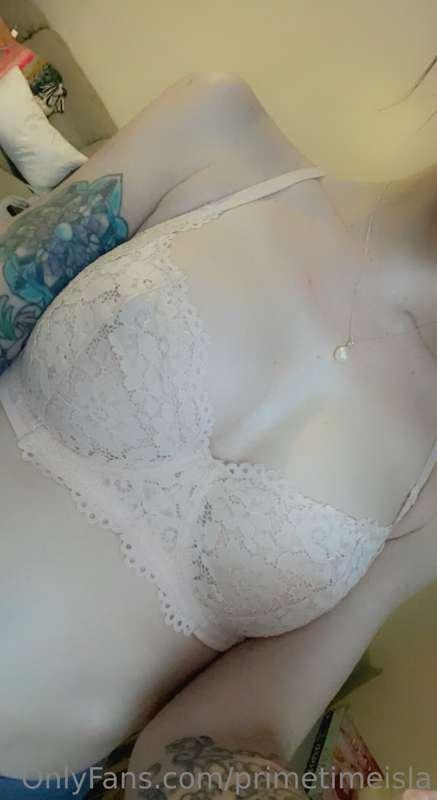 Modeling my new bra for you :)