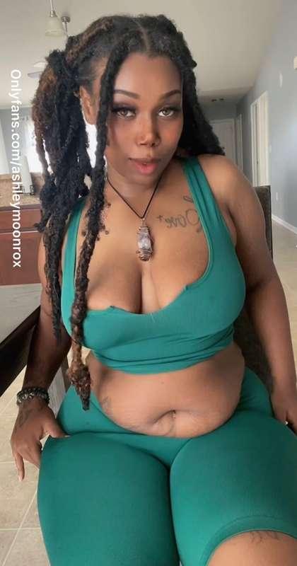 Thicker than a snicker and I’m not gonna apologize for it 💚