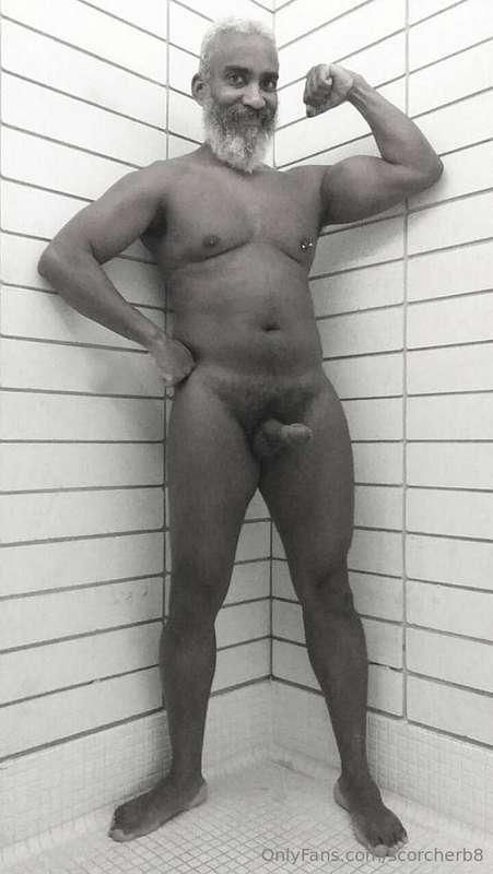 Monochrome Monday!#beard #musculardaddy #gay #feet #gaycruis..