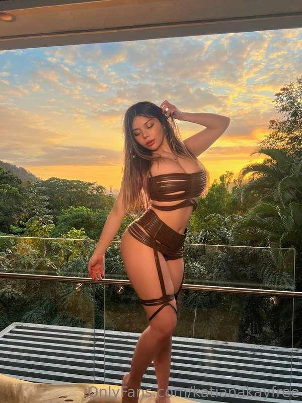 do you prefer me or the view ;)