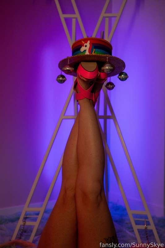 🦄🦄🦄

#feet #heels #pink #fyp #legs #latex #cute #tease