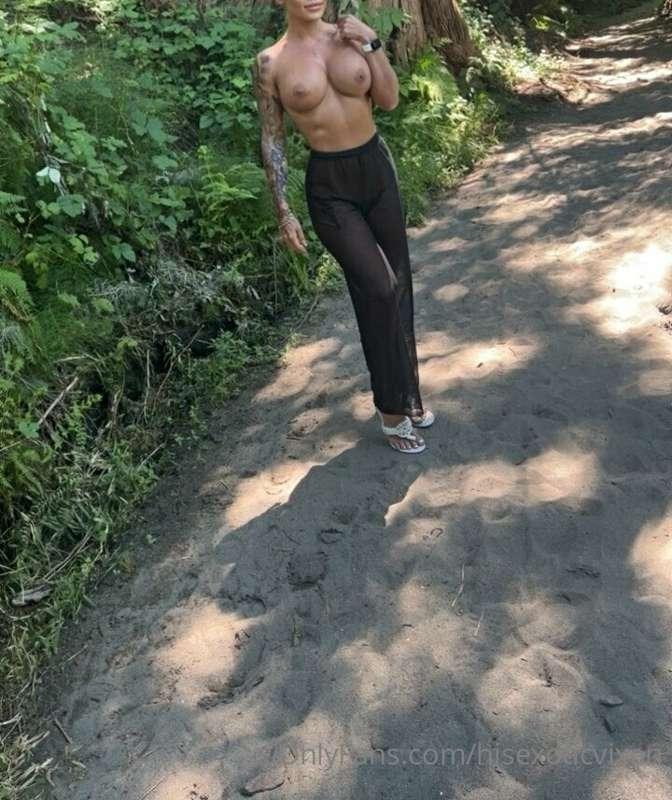SWIPE ➡️
Second day at the nude beach, After walking 100% na..