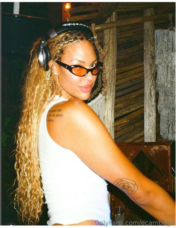 got you falling in love with the DJ 🔥