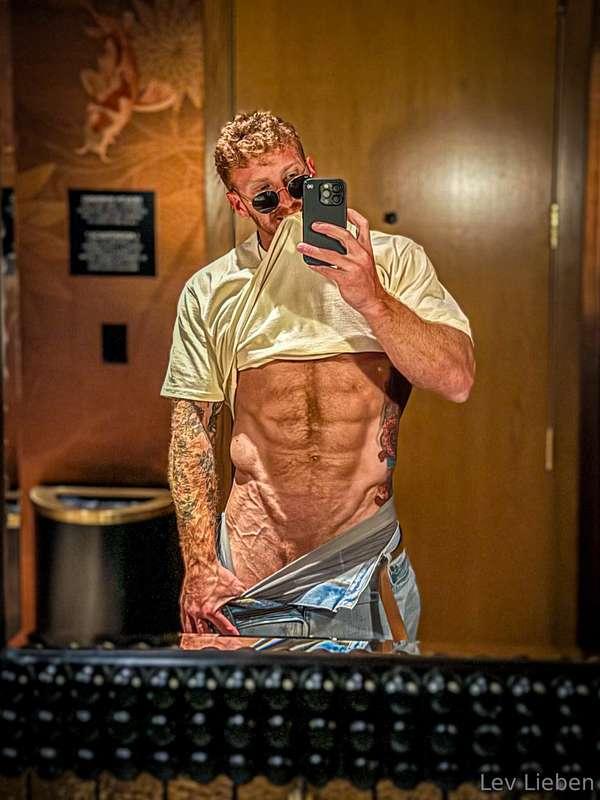 On your knees for daddy 💦