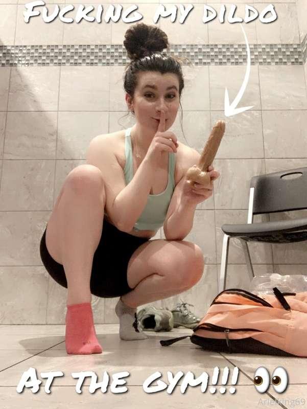 Fucking my dildo at the GYM!!! 👀 

***I brought my toy to th..