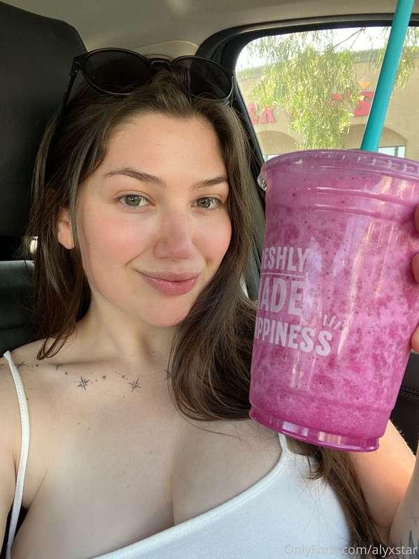 Selfie Saturday 💋 Send me a selfie in my DMs and say hey!