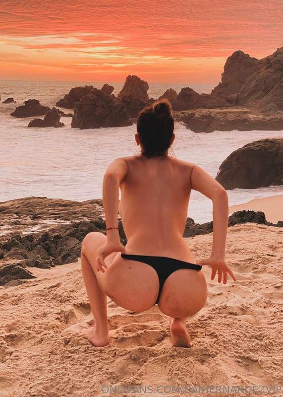 Bebe me pediste que lo hagamos acá mismo🥵💦 Estamos tan calie..