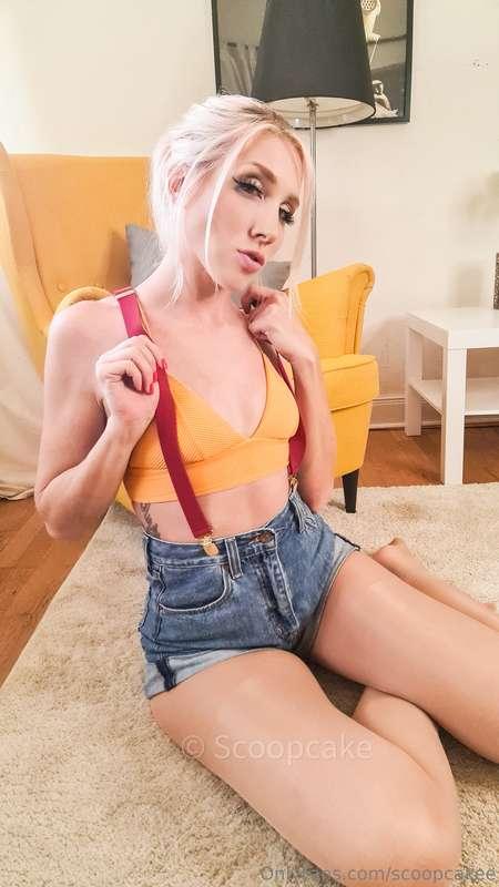 Nude Pantyhose? I have some spicy Videos with that! 😇➡️ @sco..