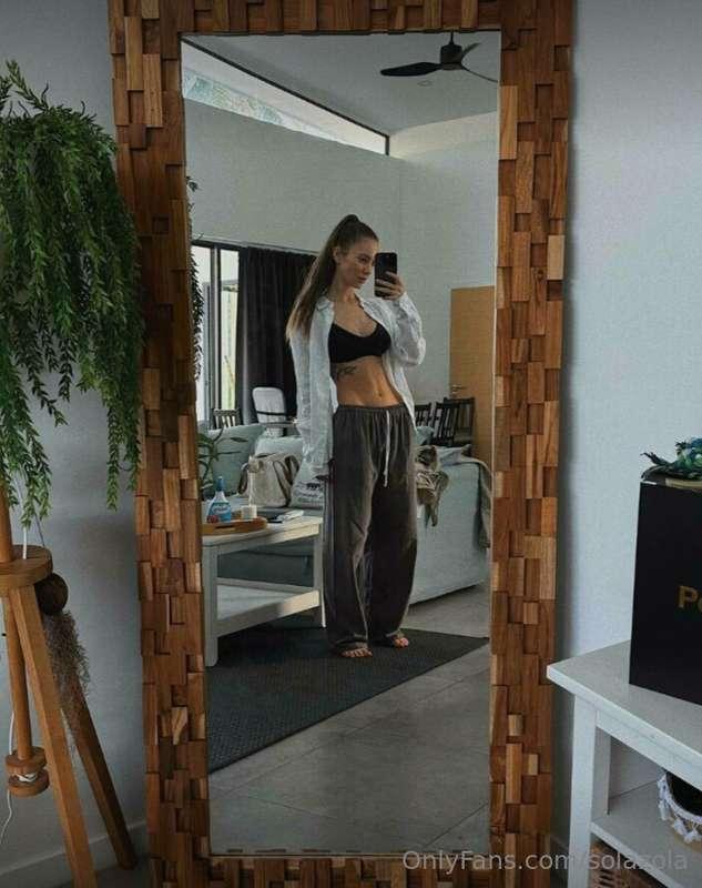 Start the day with a cozy and relaxed look. What could be be..