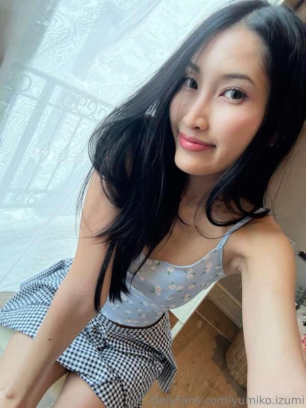 Woke up early… do I still look cute? 🥺☀️