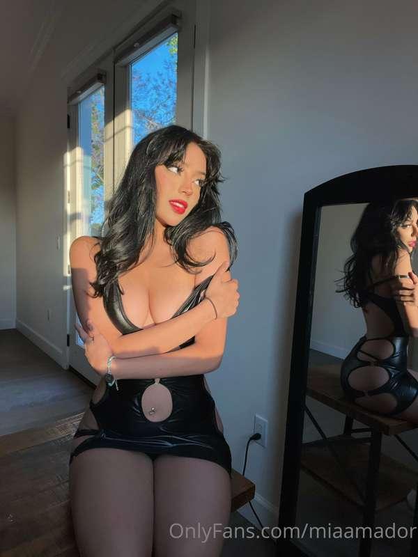 It’s cold outside but it’s warm inside me 😋 Wanna feel it? 😏