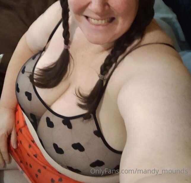 http://chaturbate.com/b/mandy_mounds/

I'm live come say hi!