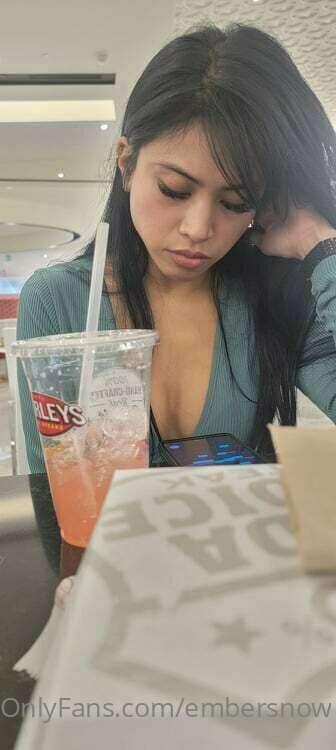 Did you see this girl in your local mall food court lately? ..
