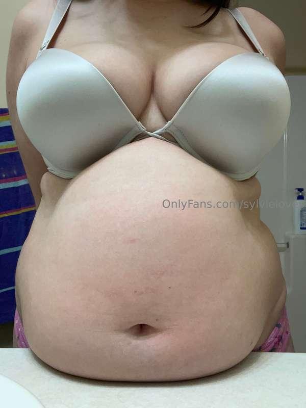 My belly today, just hanging as usual hehe😘😘