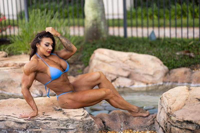 Spending my Saturday night watching True Bl00d. I just start..