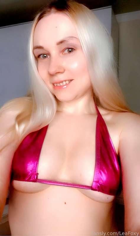 Are you having naughty thoughts about me? 😍

#bikini #blonde #hazeleyes #microbikini #longhair #pvc #princess #girlfriend #cute #smile 

