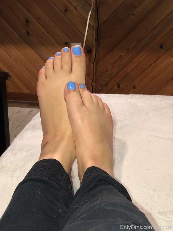 Are you down to suck on my toes after a fresh pedicure?