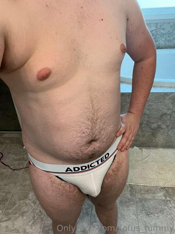 I should do more pics in this jockstrap 🤤🧡