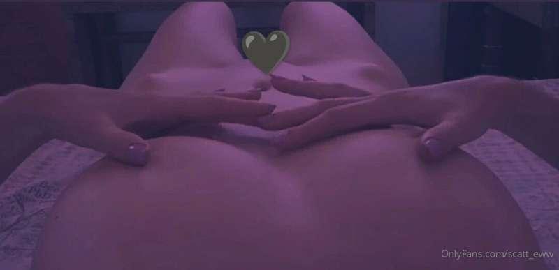 A delicious naked body  Do you feel like it? 😏🖤