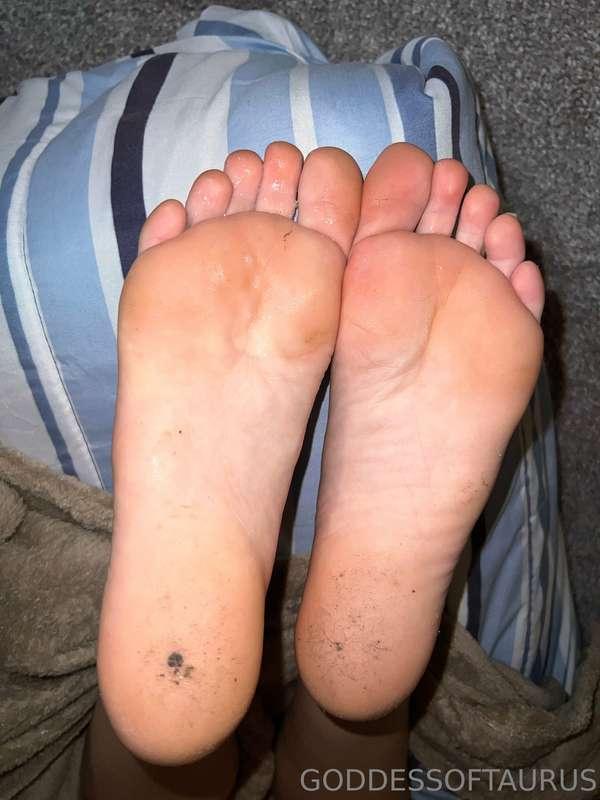 All that cum on my pretty toes 😋 also gave him a ruined orga..