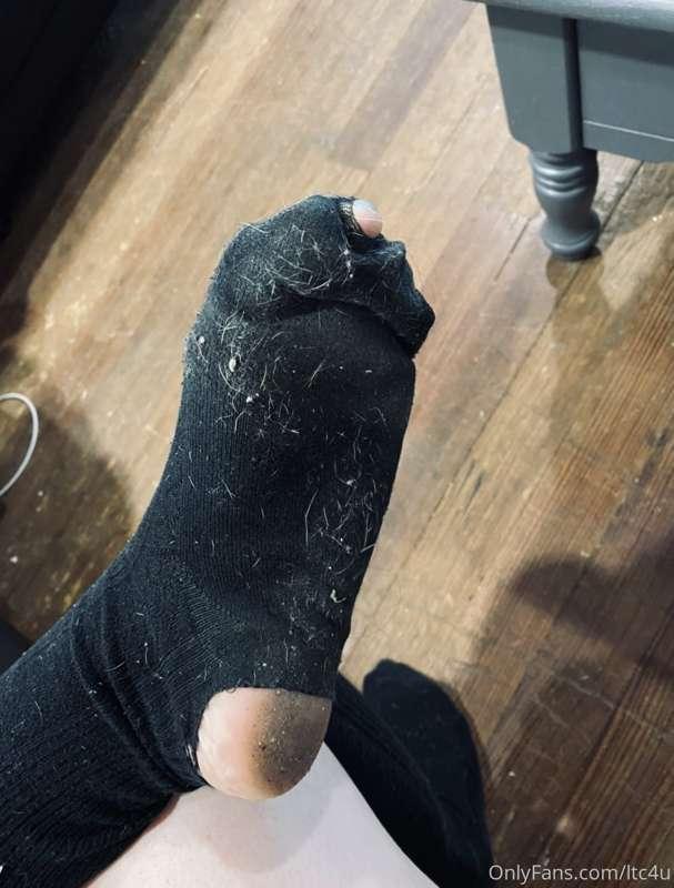 What do we think about these dirty feet? 💞